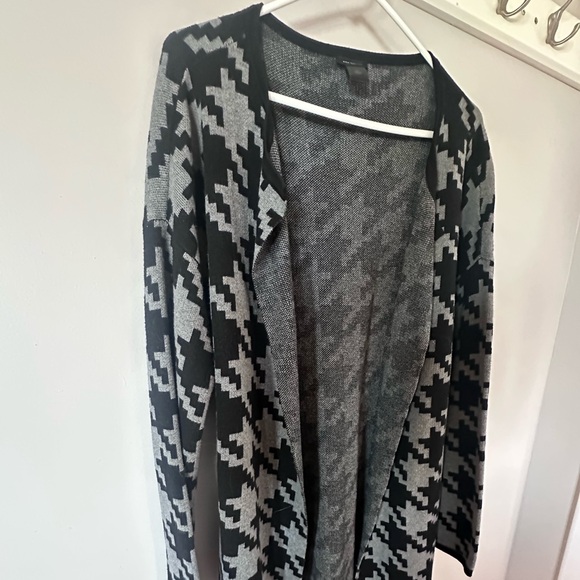 Ann Taylor Black and Gray Houndstooth Cardigan - Picture 3 of 4